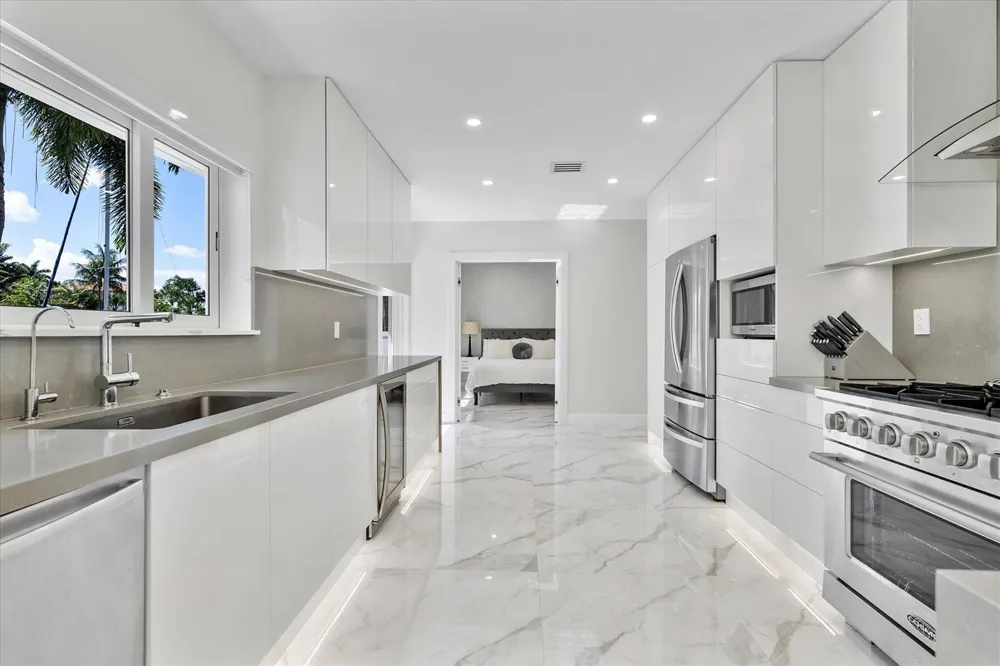 207 Royal Palm Drive Fort Lauderdale, FL 33301