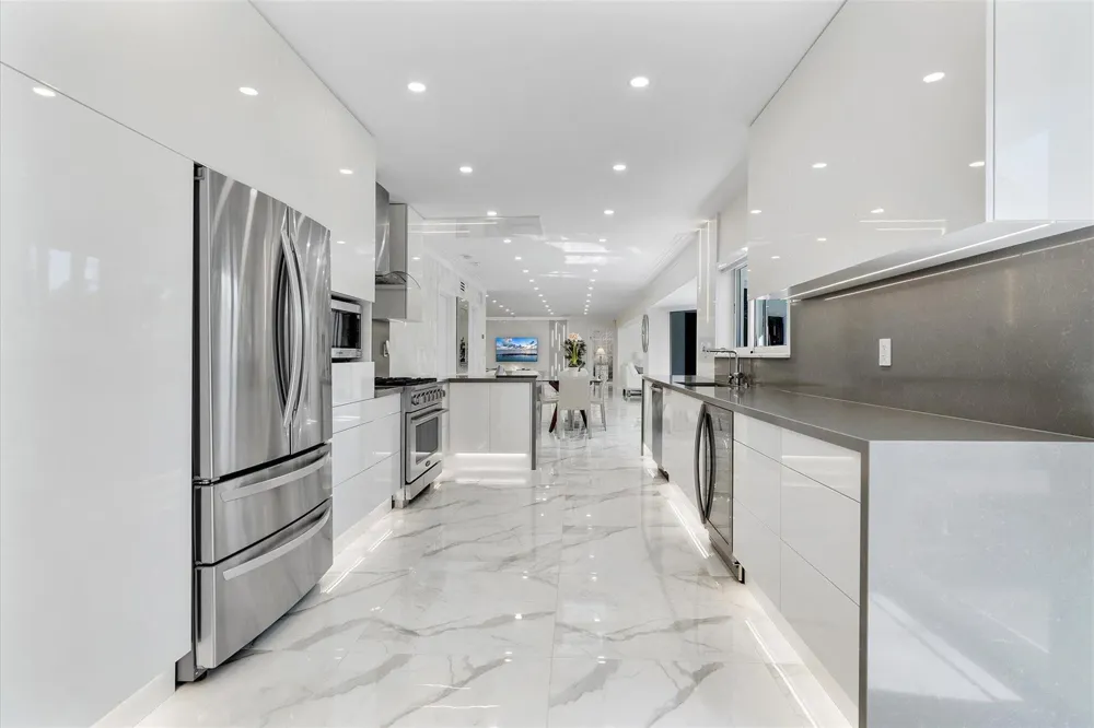 207 Royal Palm Drive Fort Lauderdale, FL 33301