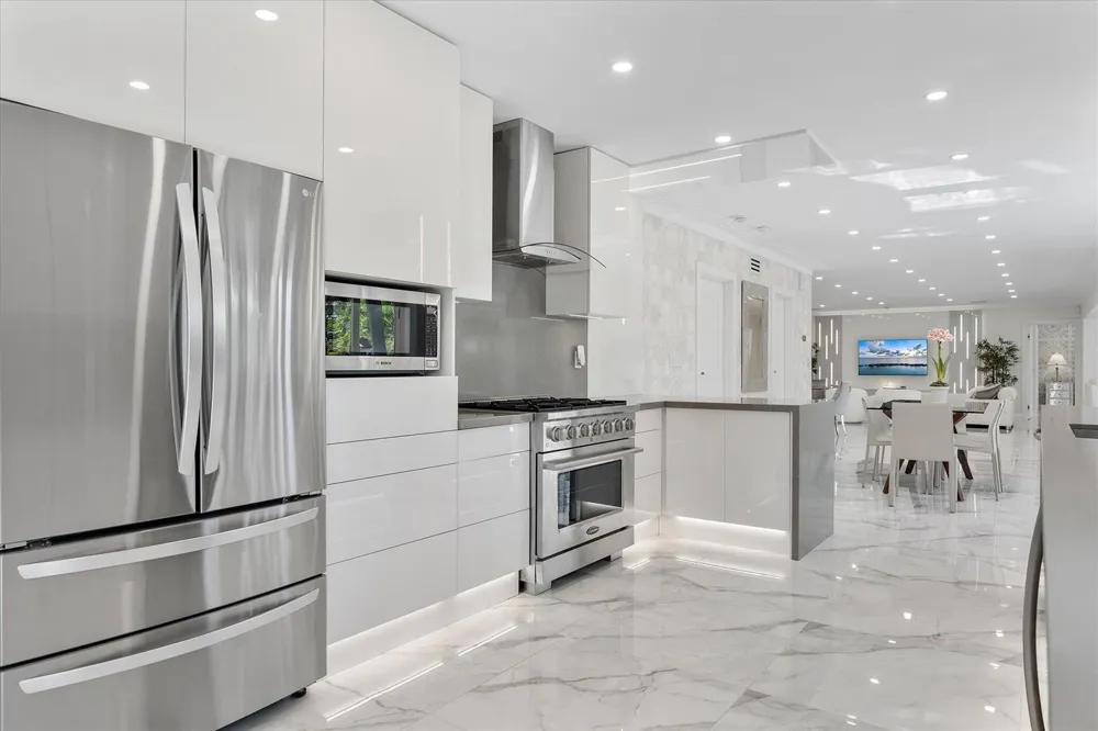 207 Royal Palm Drive Fort Lauderdale, FL 33301