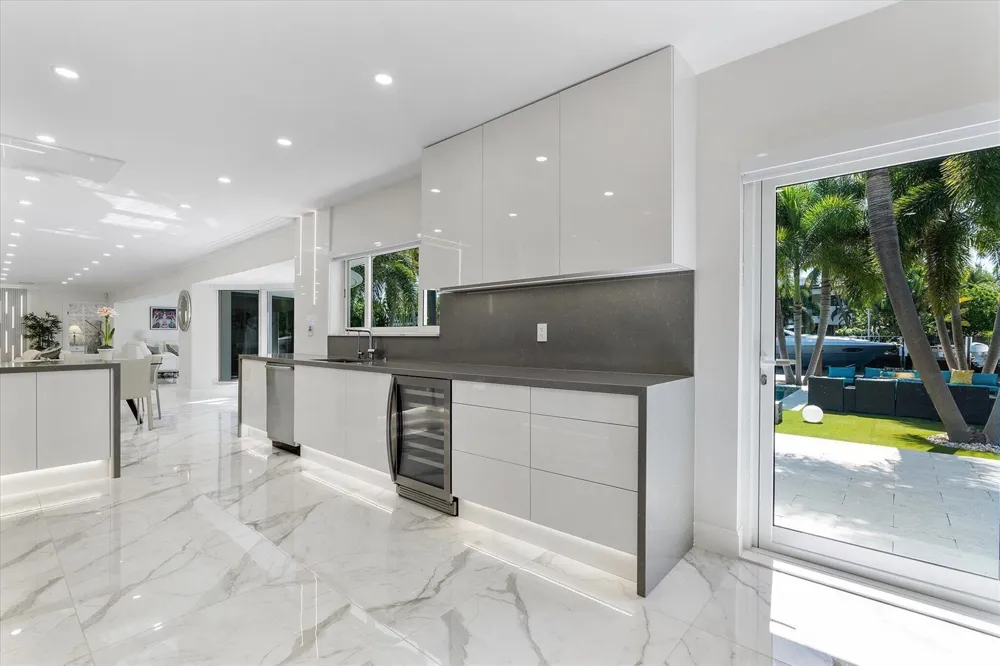 207 Royal Palm Drive Fort Lauderdale, FL 33301