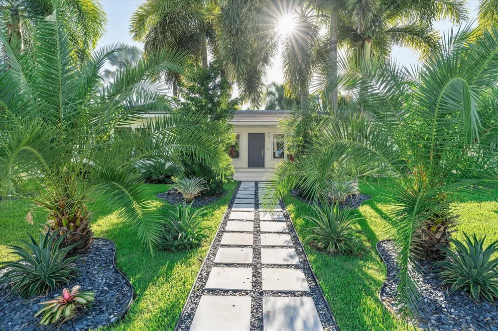207 Royal Palm Drive Fort Lauderdale, FL 33301