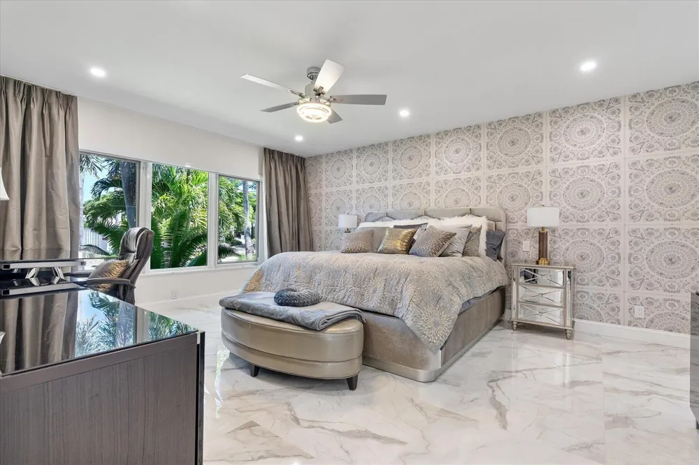 207 Royal Palm Drive Fort Lauderdale, FL 33301