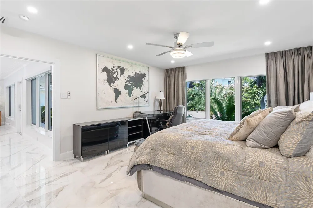 207 Royal Palm Drive Fort Lauderdale, FL 33301