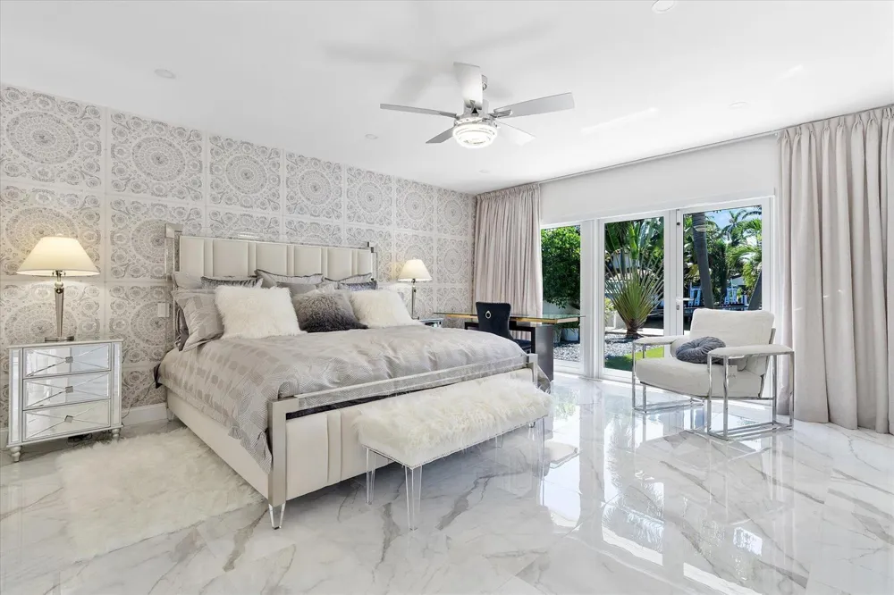 207 Royal Palm Drive Fort Lauderdale, FL 33301
