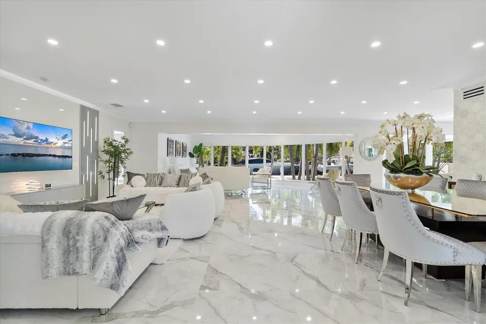 207 Royal Palm Drive Fort Lauderdale, FL 33301
