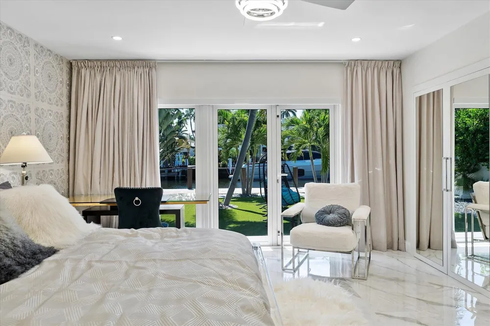 207 Royal Palm Drive Fort Lauderdale, FL 33301