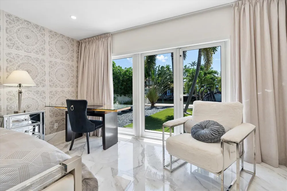 207 Royal Palm Drive Fort Lauderdale, FL 33301