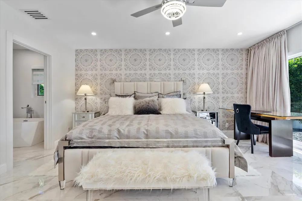 207 Royal Palm Drive Fort Lauderdale, FL 33301