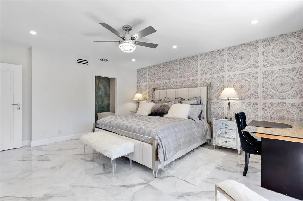 207 Royal Palm Drive Fort Lauderdale, FL 33301