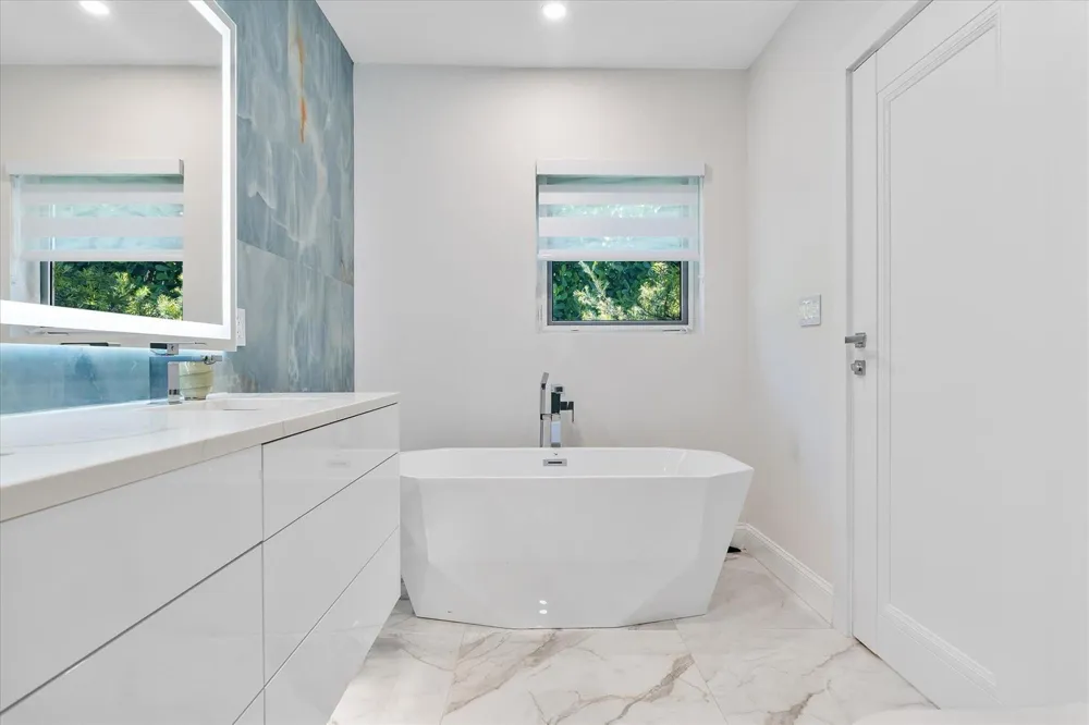 207 Royal Palm Drive Fort Lauderdale, FL 33301