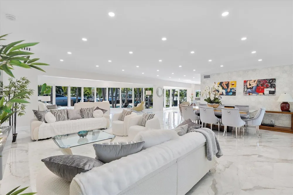 207 Royal Palm Drive Fort Lauderdale, FL 33301