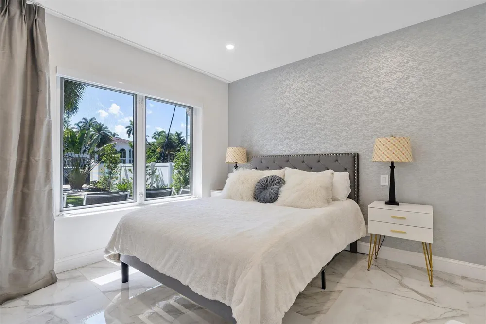 207 Royal Palm Drive Fort Lauderdale, FL 33301