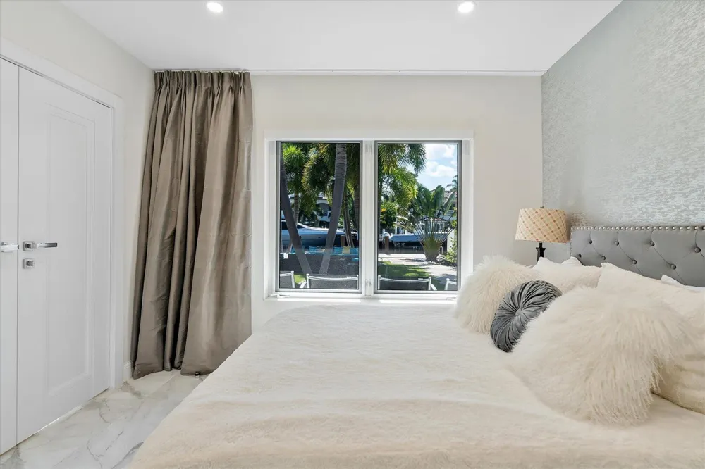 207 Royal Palm Drive Fort Lauderdale, FL 33301