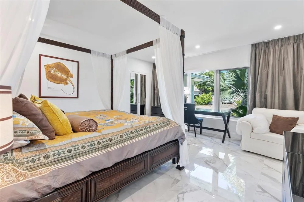 207 Royal Palm Drive Fort Lauderdale, FL 33301