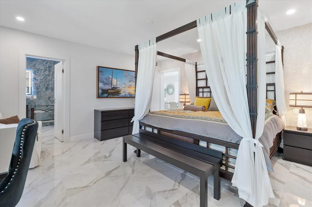 207 Royal Palm Drive Fort Lauderdale, FL 33301