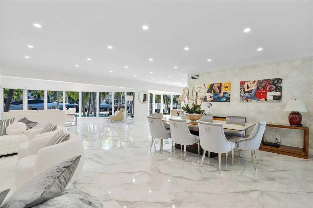207 Royal Palm Drive Fort Lauderdale, FL 33301