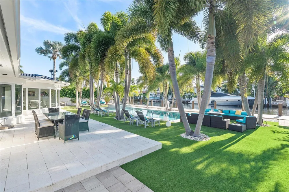 207 Royal Palm Drive Fort Lauderdale, FL 33301