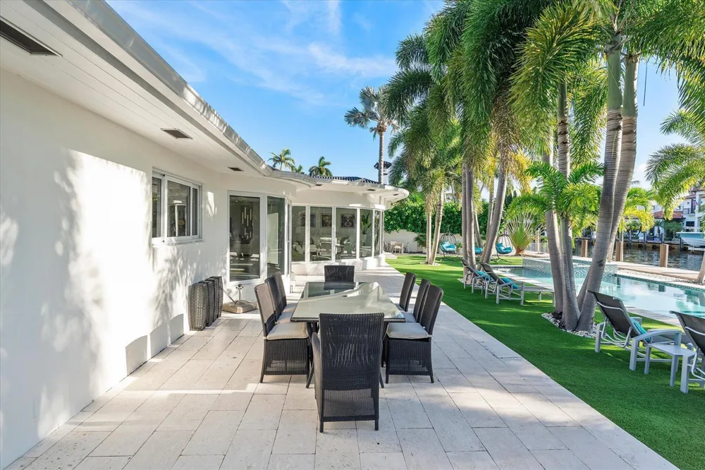 207 Royal Palm Drive Fort Lauderdale, FL 33301