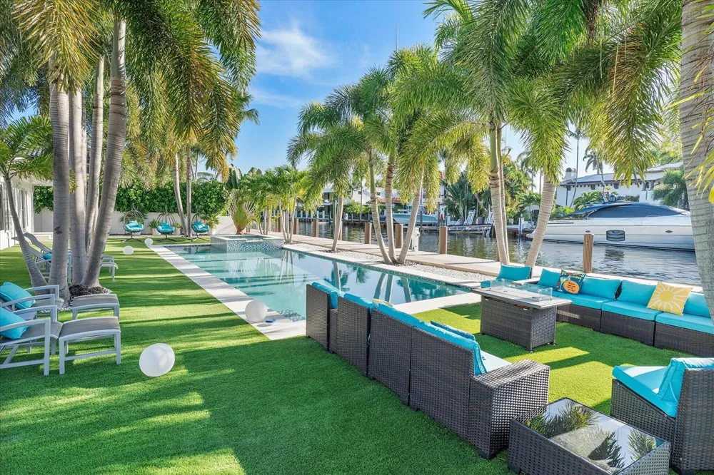 207 Royal Palm Drive Fort Lauderdale, FL 33301