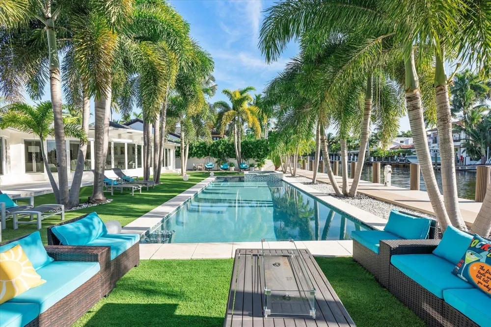 207 Royal Palm Drive Fort Lauderdale, FL 33301