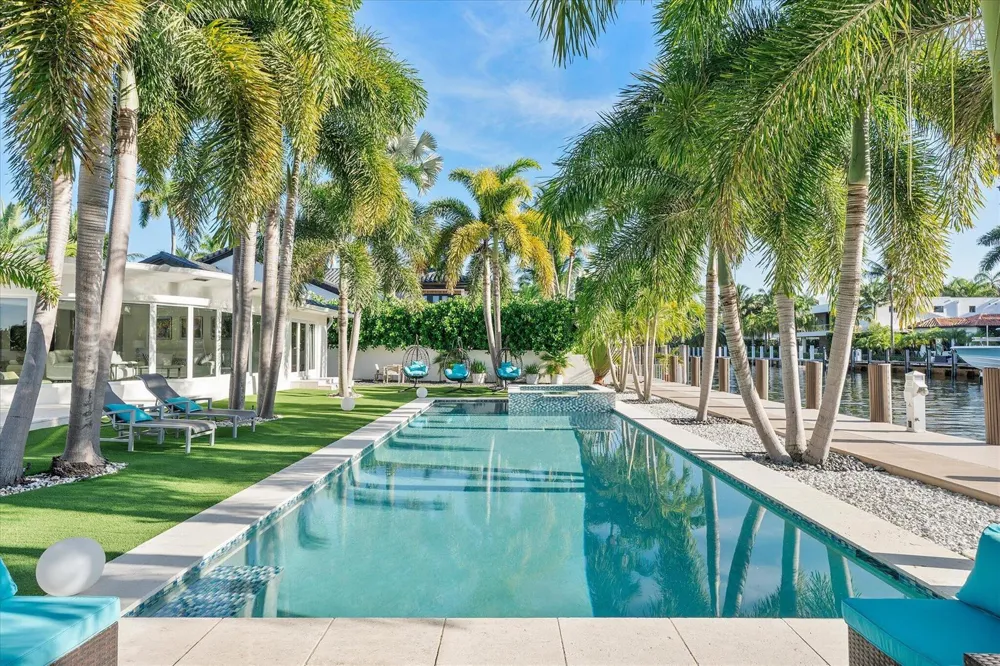 207 Royal Palm Drive Fort Lauderdale, FL 33301