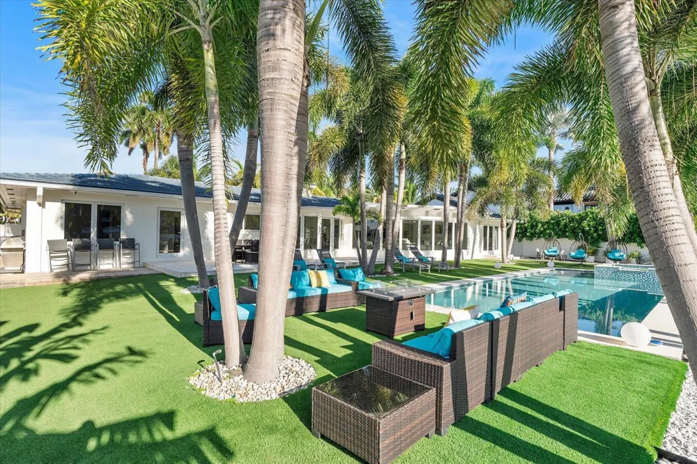 207 Royal Palm Drive Fort Lauderdale, FL 33301