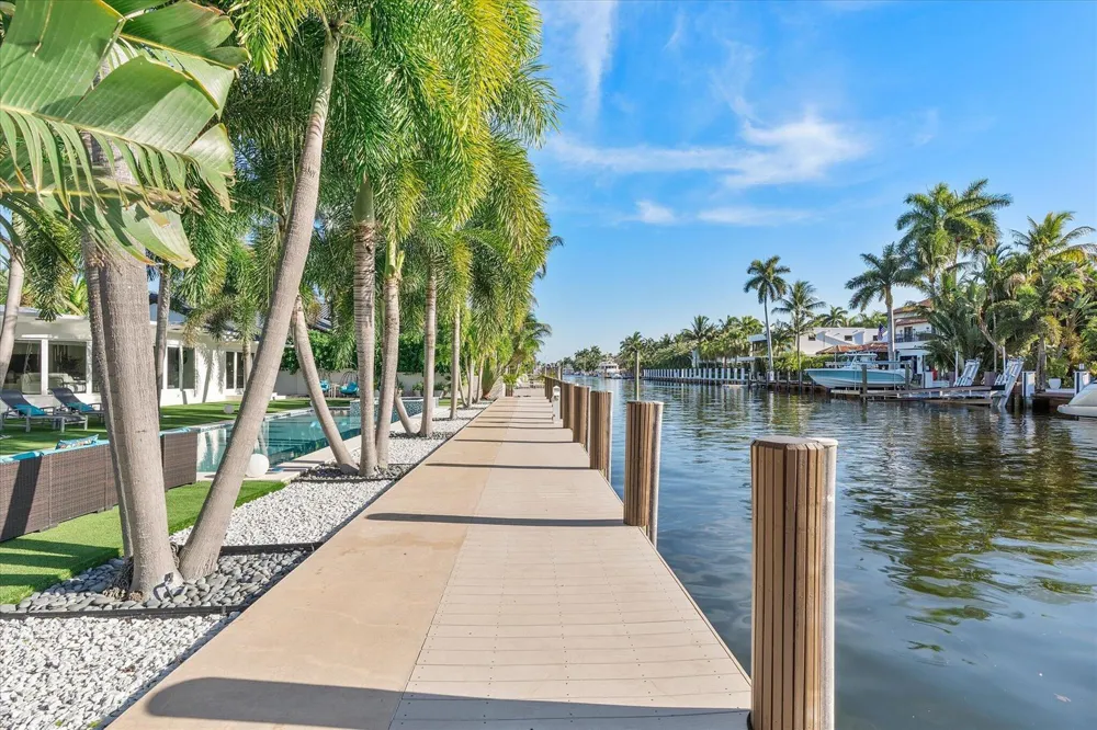 207 Royal Palm Drive Fort Lauderdale, FL 33301