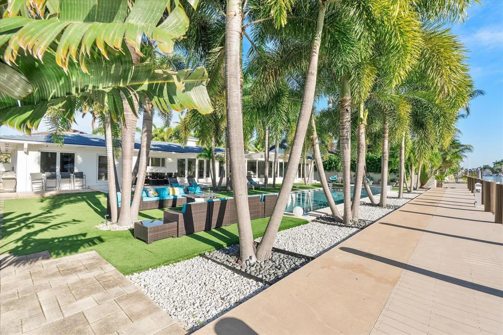 207 Royal Palm Drive Fort Lauderdale, FL 33301