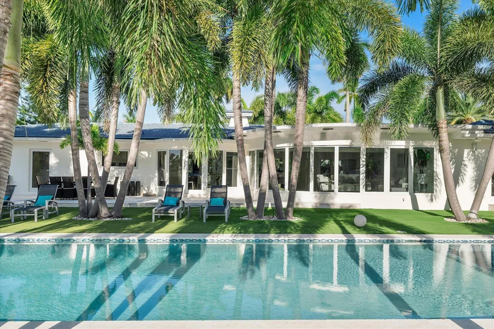 207 Royal Palm Drive Fort Lauderdale, FL 33301