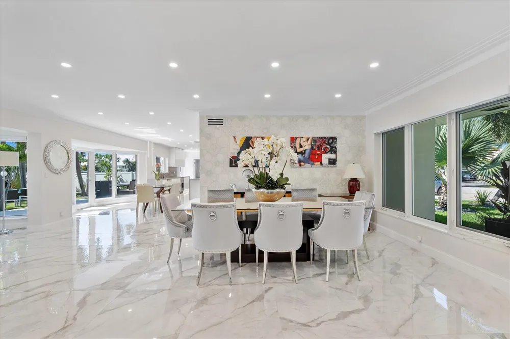 207 Royal Palm Drive Fort Lauderdale, FL 33301