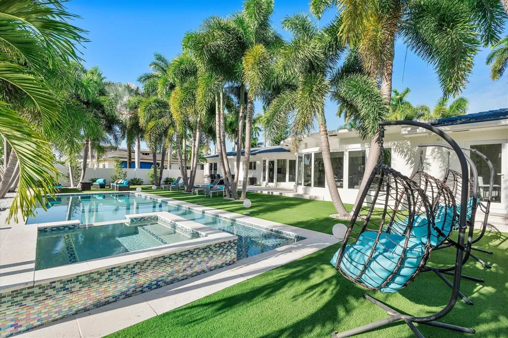 207 Royal Palm Drive Fort Lauderdale, FL 33301