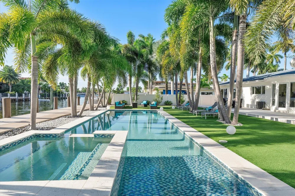 207 Royal Palm Drive Fort Lauderdale, FL 33301