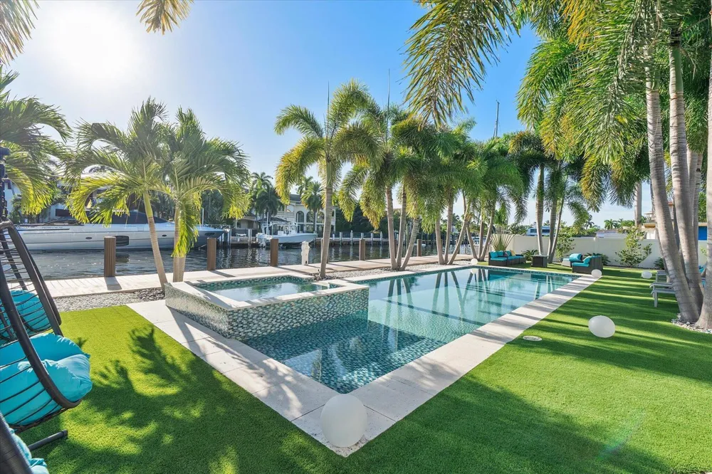 207 Royal Palm Drive Fort Lauderdale, FL 33301