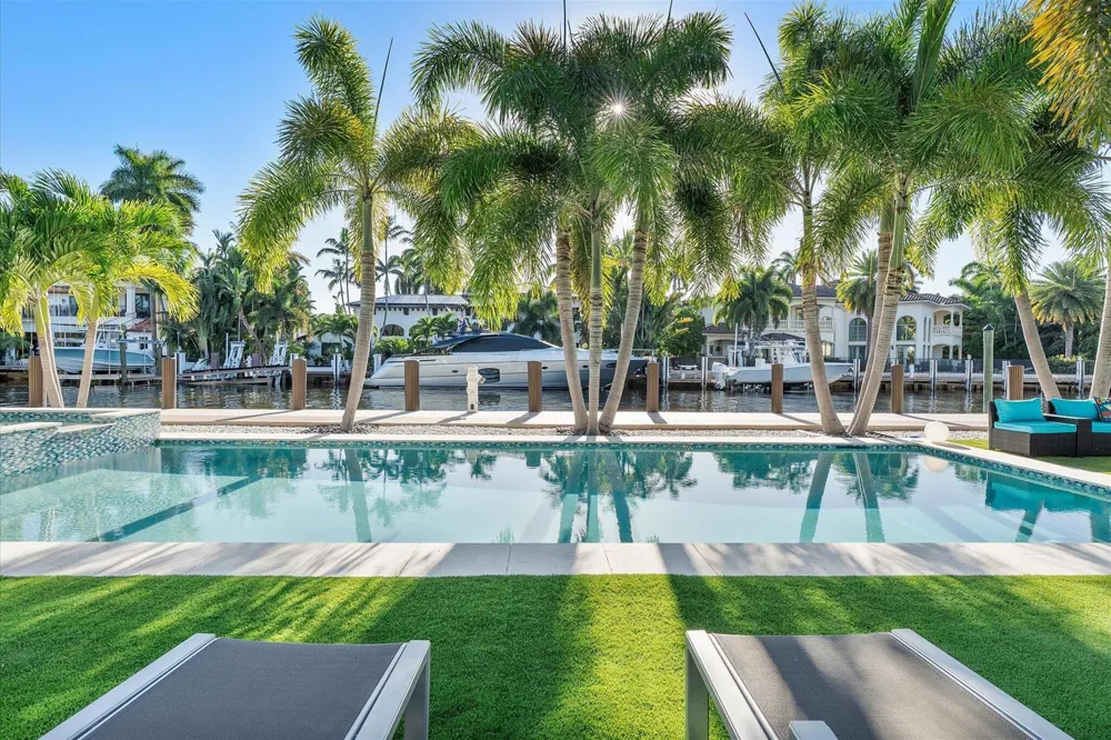 207 Royal Palm Drive Fort Lauderdale, FL 33301
