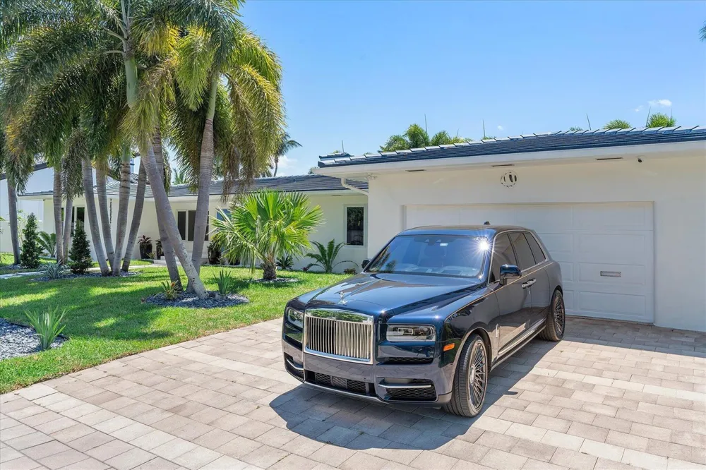 207 Royal Palm Drive Fort Lauderdale, FL 33301