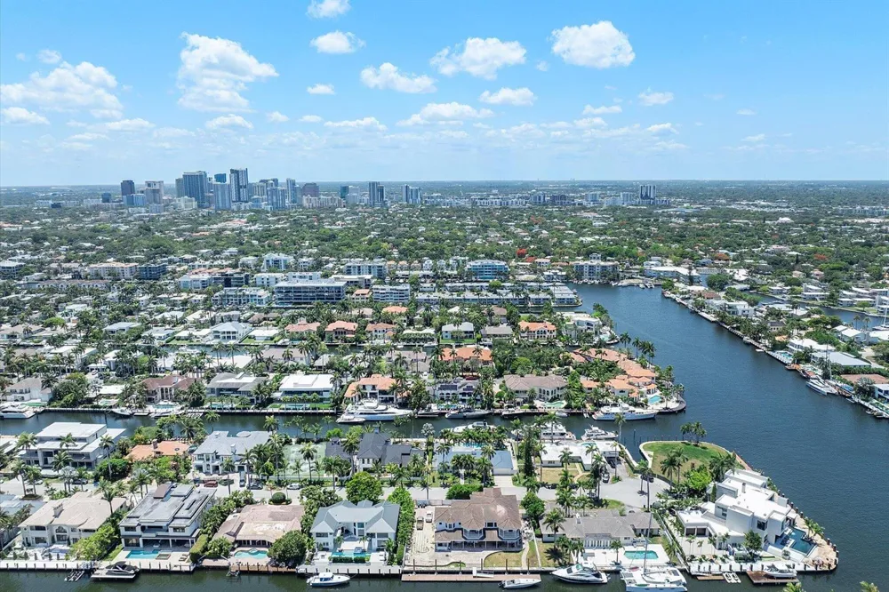 207 Royal Palm Drive Fort Lauderdale, FL 33301