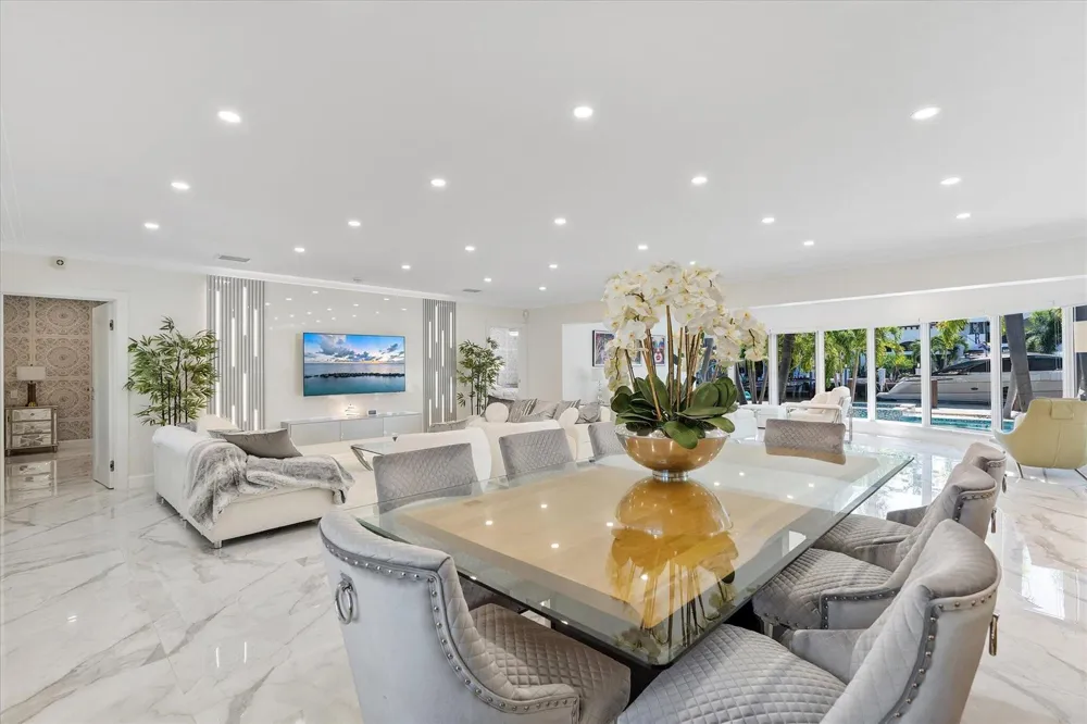 207 Royal Palm Drive Fort Lauderdale, FL 33301