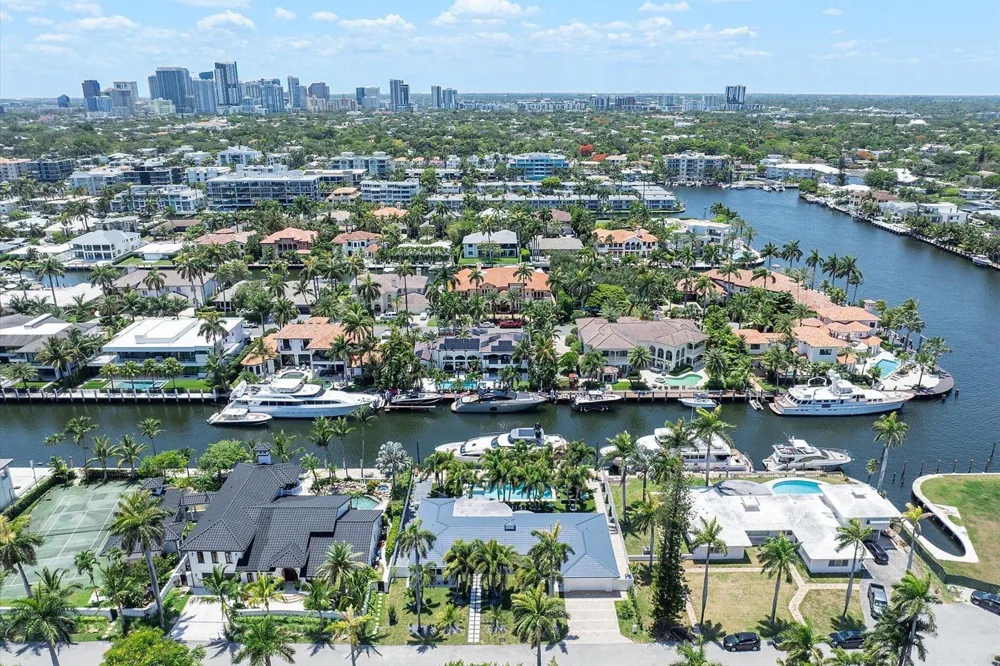 207 Royal Palm Drive Fort Lauderdale, FL 33301