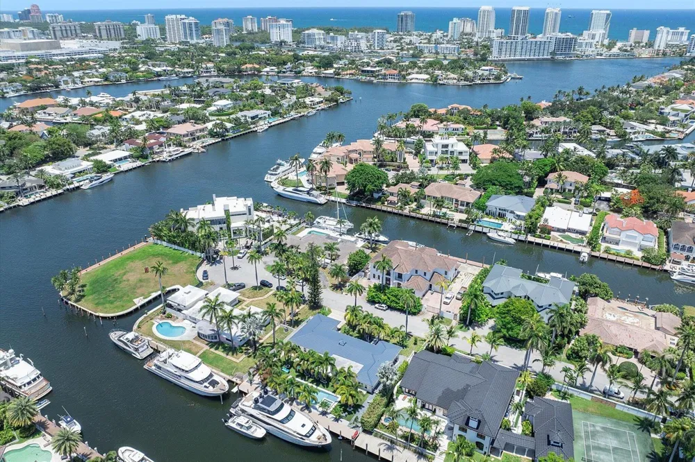 207 Royal Palm Drive Fort Lauderdale, FL 33301