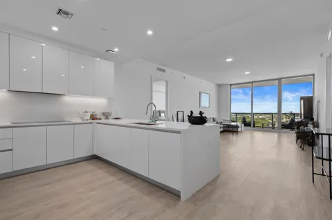 220 Lake Shore Drive #1913