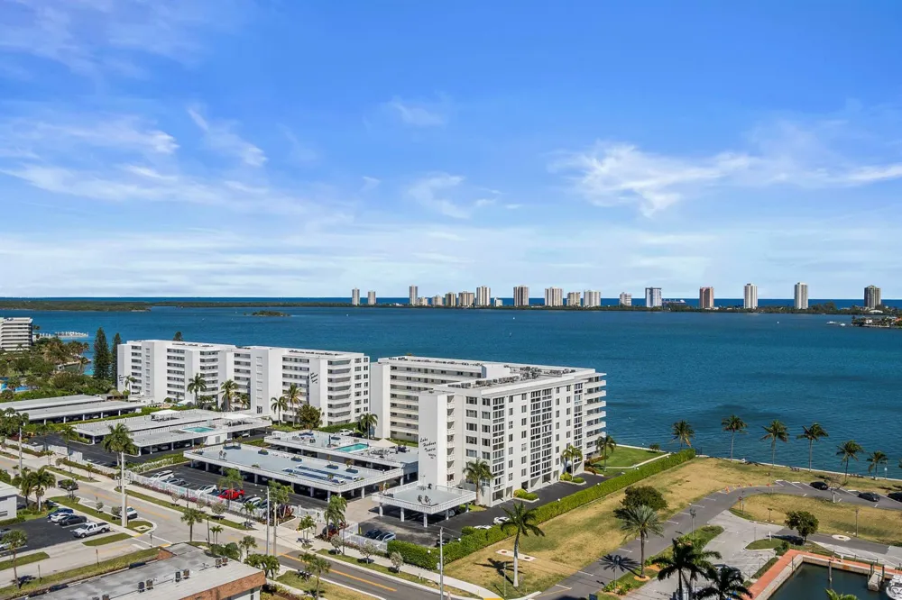 220 Lake Shore Drive #1913 Lake Park, FL 33403