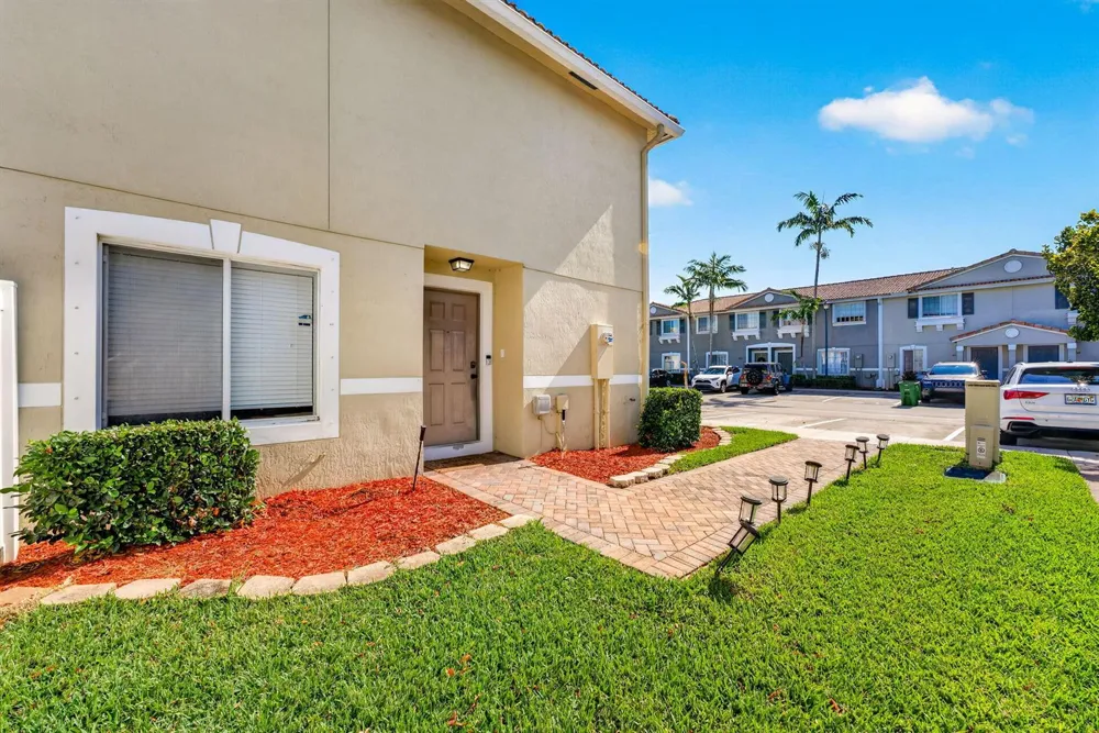 5951 Manchester Way Tamarac, FL 33321