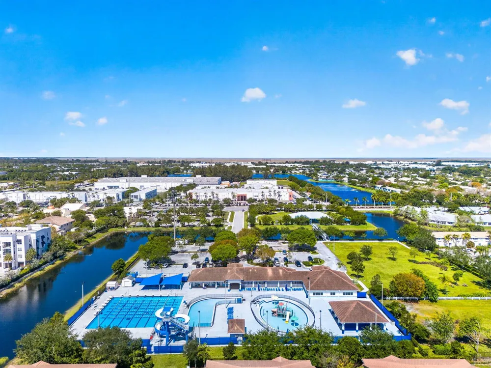 5951 Manchester Way Tamarac, FL 33321