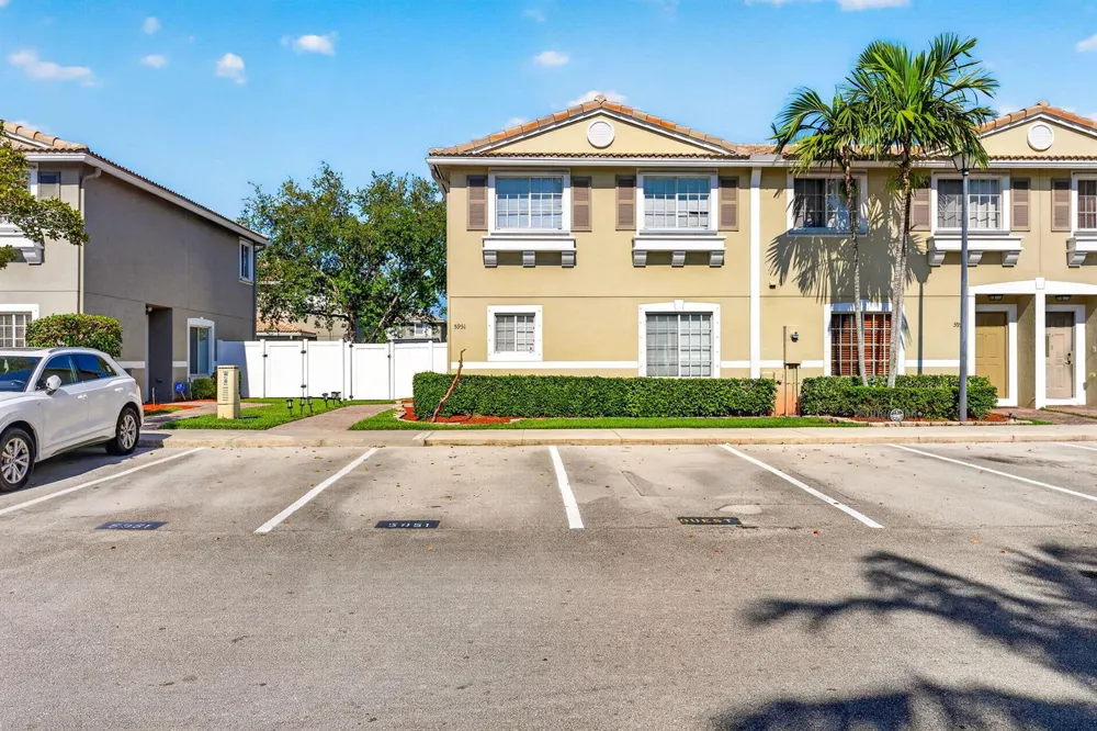 5951 Manchester Way Tamarac, FL 33321