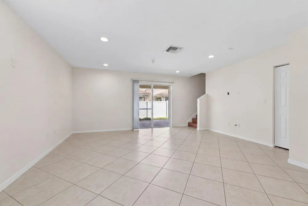 5951 Manchester Way Tamarac, FL 33321