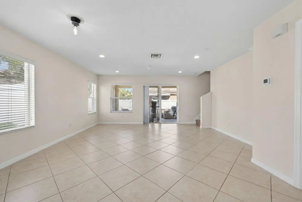 5951 Manchester Way Tamarac, FL 33321