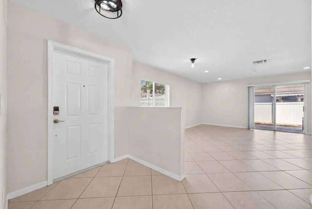 5951 Manchester Way Tamarac, FL 33321