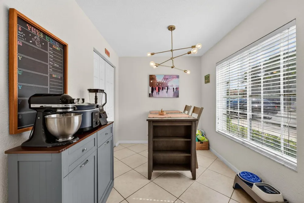 5951 Manchester Way Tamarac, FL 33321