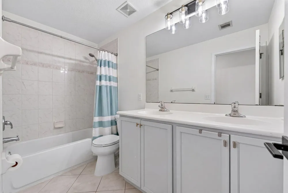 5951 Manchester Way Tamarac, FL 33321