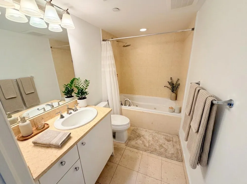19900 E Country Club Drive #210 Aventura, FL 33180